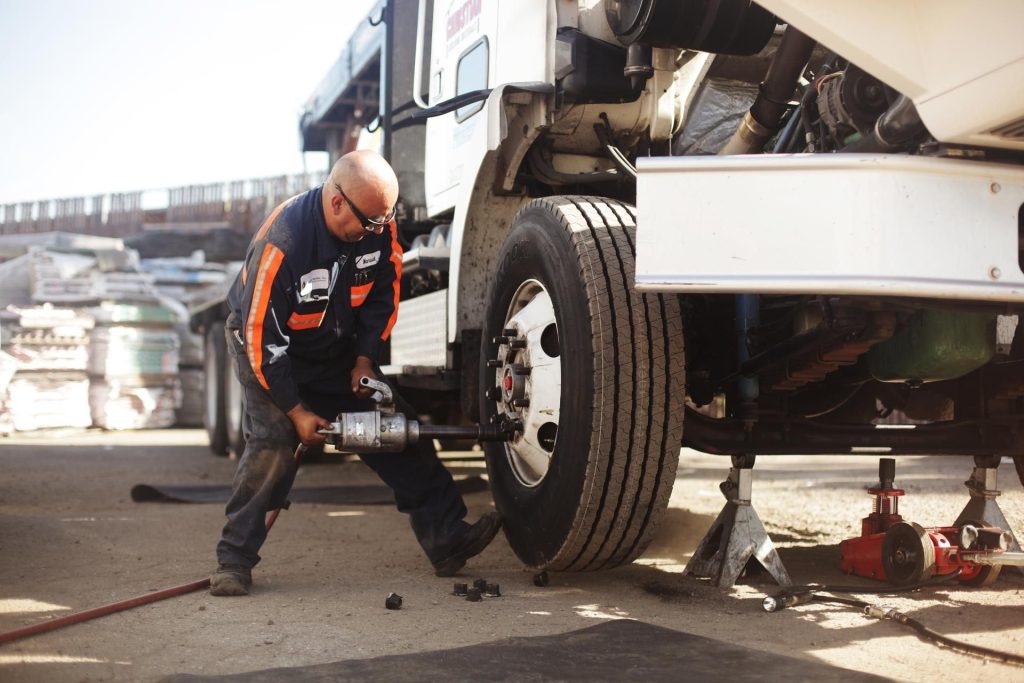 commercial truck repairing services